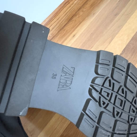 Zara - Low Heel Rubberized Boots - size 38/US 7.5 - Picture 7 of 7